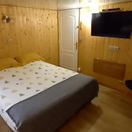 Bed & Breakfast D'hote Chez Nathalie & Roland Massiac