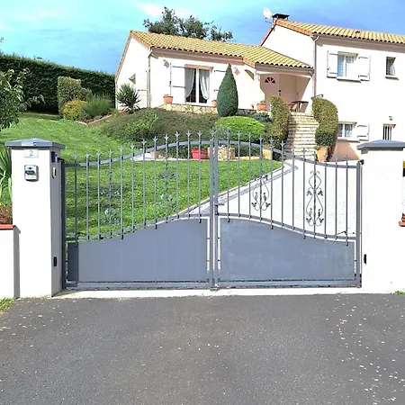D'hote Chez Nathalie & Roland Bed & Breakfast